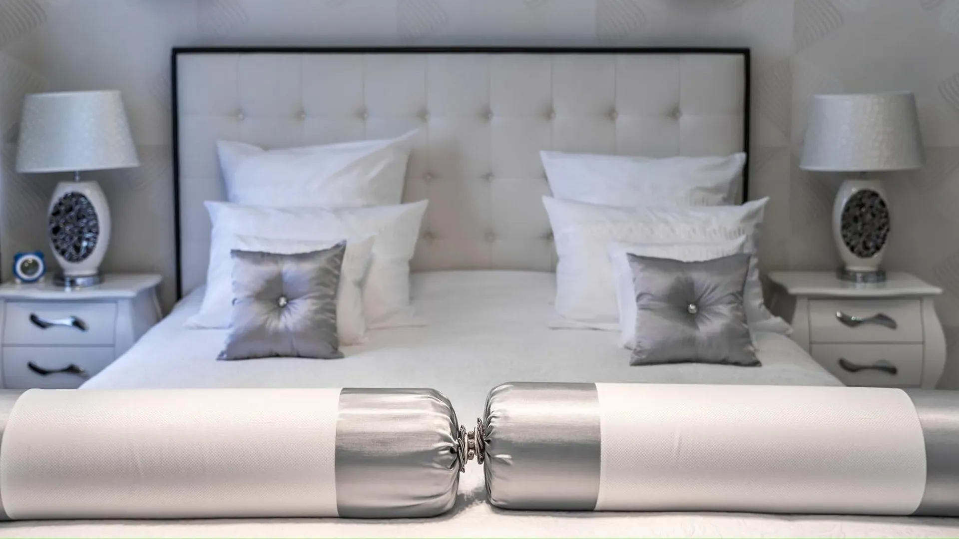 ****  Hotel Qubic Villa Delhi Airport India
