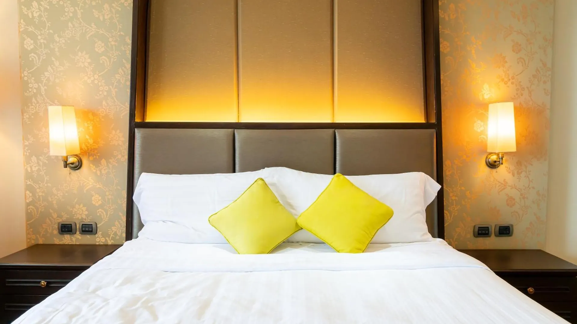 ****  Hotel Qubic Villa Delhi Airport India